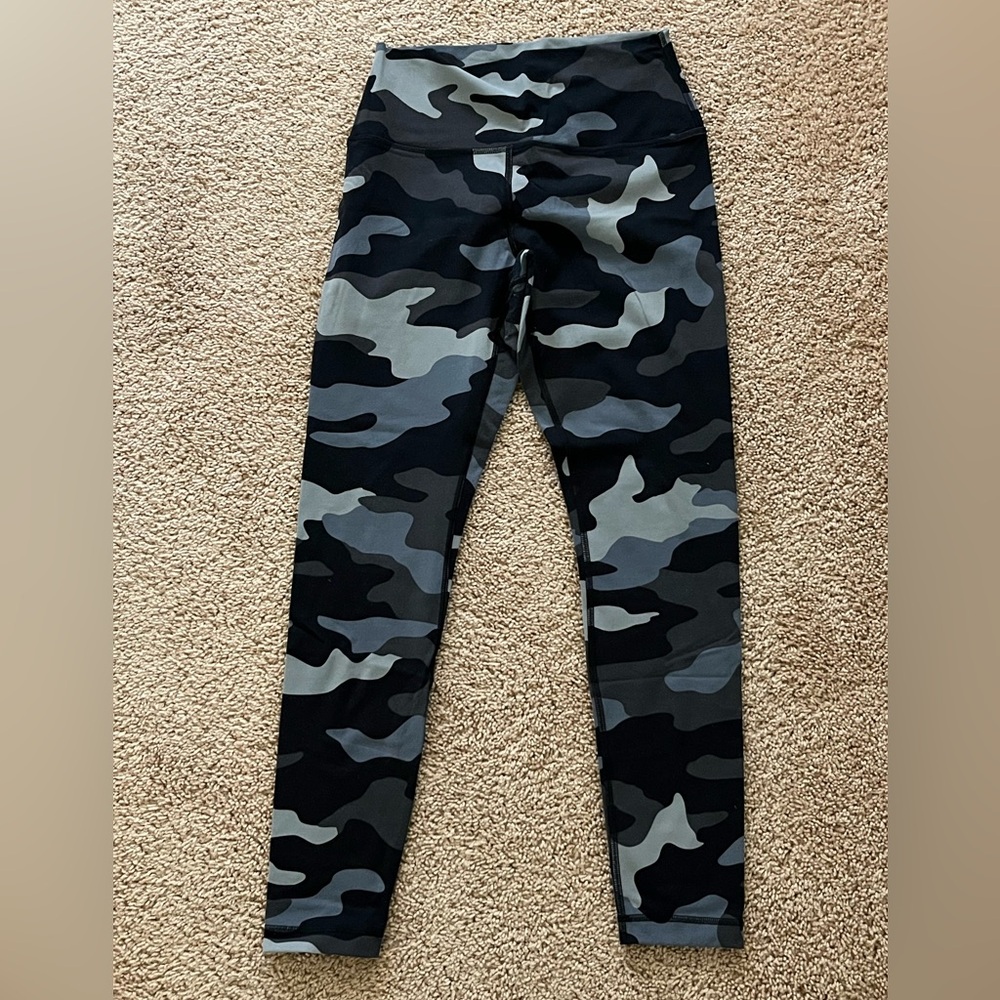 Victoria’s Secret PINK gray and black camo leggings